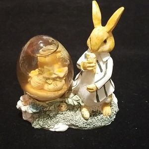 Bunny figurine & snow globe, EUC